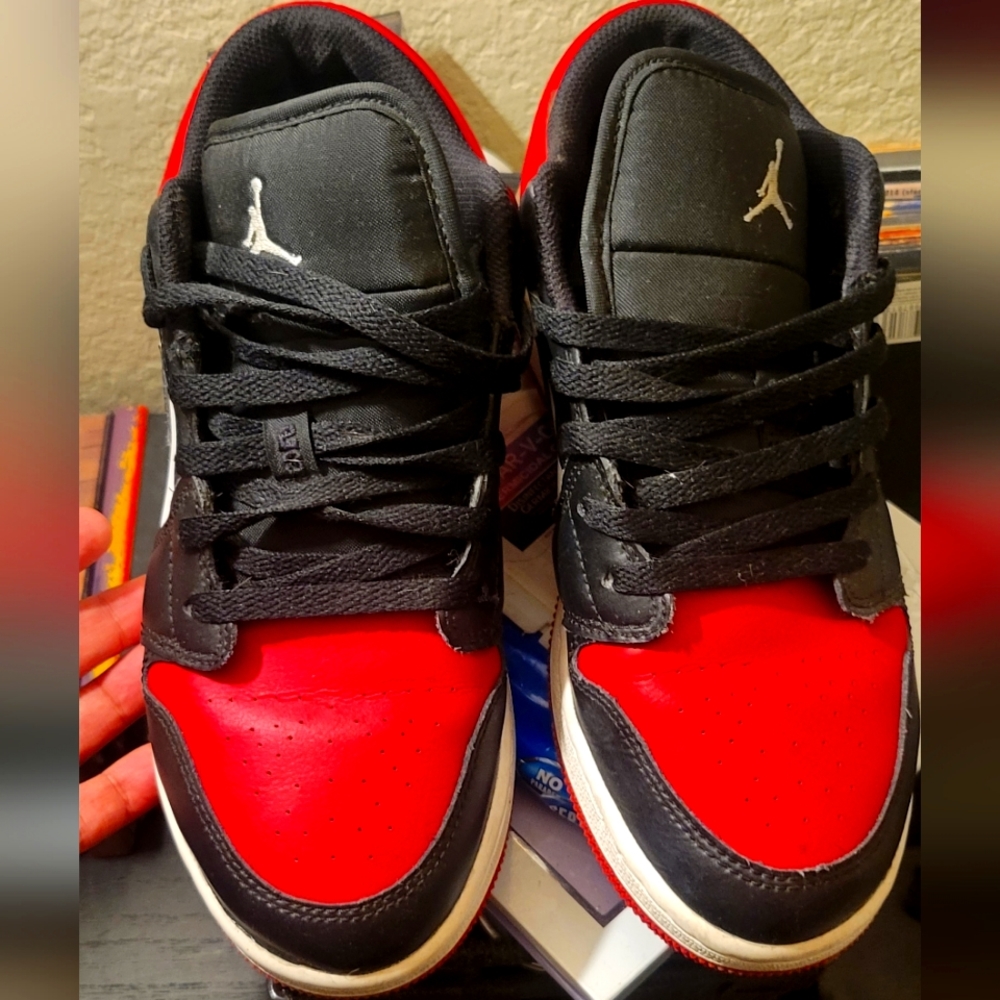 Air Jordan's 1 lows red size 6.5 yputh